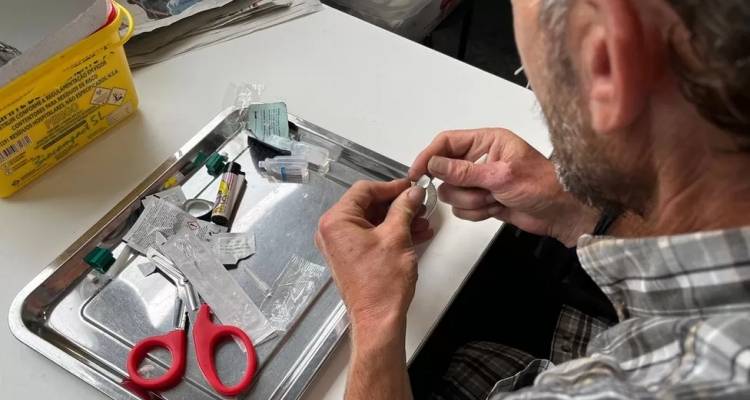 &Eta; &pi;&rho;ώ&tau;&eta; &epsilon;&sigma;&tau;ί&alpha; &kappa;&alpha;&tau;&alpha;&nu;ά&lambda;&omega;&sigma;&eta;&sigmaf; &pi;&alpha;&rho;ά&nu;&omicron;&mu;&omega;&nu; &nu;&alpha;&rho;&kappa;&omega;&tau;&iota;&kappa;ώ&nu; &sigma;&tau;&omicron; &Eta;&nu;&omega;&mu;έ&nu;&omicron; &Beta;&alpha;&sigma;ί&lambda;&epsilon;&iota;&omicron; &pi;ή&rho;&epsilon; &tau;&omicron; &pi;&rho;ά&sigma;&iota;&nu;&omicron; &phi;&omega;&sigmaf;