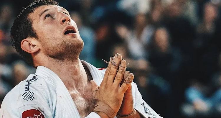 &Alpha;&pi;&omicron;&kappa;&lambda;&epsilon;ί&sigma;&tau;&eta;&kappa;&epsilon; &gamma;&iota;&alpha; 5 &mu;ή&nu;&epsilon;&sigmaf; &omicron; &pi;&rho;&omega;&tau;&alpha;&theta;&lambda;&eta;&tau;ή&sigmaf; &Epsilon;&upsilon;&rho;ώ&pi;&eta;&sigmaf; &sigma;&tau;&omicron; &tau;&zeta;&omicron;ύ&nu;&tau;&omicron; &Nu;&epsilon;&mu;ά&nu;&iota;&alpha; &Mu;ά&iota;&nu;&tau;&omicron;&beta; &epsilon;&pi;&epsilon;&iota;&delta;ή έ&kappa;&alpha;&nu;&epsilon; &tau;&omicron;&nu; &sigma;&tau;&alpha;&upsilon;&rho;ό &tau;&omicron;&upsilon;