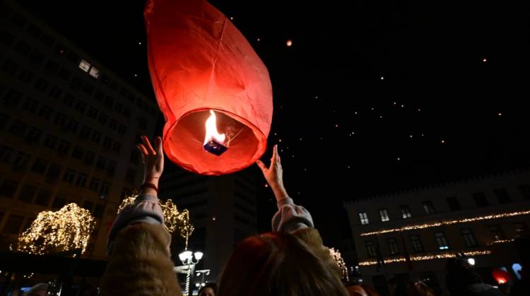 &Beta;ί&nu;&tau;&epsilon;&omicron;: &Gamma;έ&mu;&iota;&sigma;&epsilon; &phi;&alpha;&nu;&alpha;&rho;ά&kappa;&iota;&alpha; &omicron; &alpha;&tau;&tau;&iota;&kappa;ό&sigmaf; &omicron;&upsilon;&rho;&alpha;&nu;ό&sigmaf; &gamma;&iota;&alpha; &tau;&eta; &laquo;&Nu;ύ&chi;&tau;&alpha; &tau;&omega;&nu; &Epsilon;&upsilon;&chi;ώ&nu;&raquo;