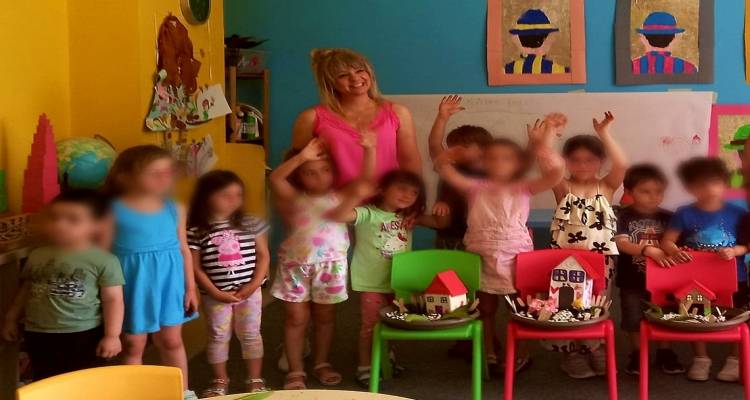 &Eta; &Sigma;&omicron;&phi;ί&alpha; &Kappa;&omicron;ύ&kappa;&eta; &sigma;&tau;&omicron;&nu; FM100 &gamma;&iota;&alpha; &tau;&alpha; &laquo;ό&rho;&iota;&alpha;&raquo; &sigma;&tau;&eta; &pi;&alpha;&iota;&delta;&iota;&kappa;ή &eta;&lambda;&iota;&kappa;ί&alpha;