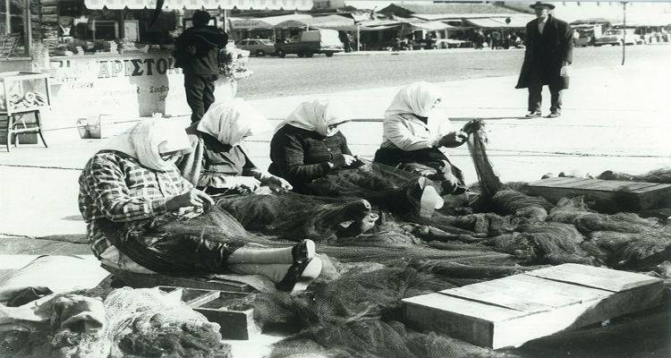 Τα καΐκια από το Τσεσμέ, ο πόλεμος η ατραξιόν