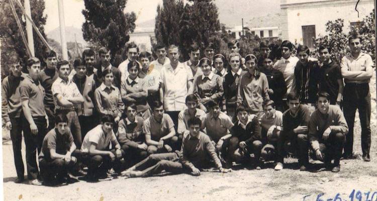 &Sigma;&tau;&eta; &mu;&nu;ή&mu;&eta; &tau;&omicron;&upsilon; &phi;&iota;&lambda;&omicron;&lambda;ό&gamma;&omicron;&upsilon; &Gamma;&epsilon;&omega;&rho;&gamma;ί&omicron;&upsilon; &Mu;&pi;&alpha;&rho;&alpha;&mu;&pi;&omicron;ύ&tau;&eta; | Έ&nu;&alpha; &sigma;&upsilon;&gamma;&kappa;&iota;&nu;&eta;&tau;&iota;&kappa;ό &kappa;&epsilon;ί&mu;&epsilon;&nu;&omicron; &tau;&omicron;&upsilon; &Sigma;&tau;&alpha;ύ&rho;&omicron;&upsilon; &Tau;&rho;&alpha;&gamma;ά&rho;&alpha;