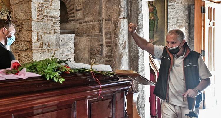 Μίκης Θεοδωράκης: Το απίστευτο παρασκήνιο που εκτυλίσσεται στη σκιά του αποχαιρετισμού του