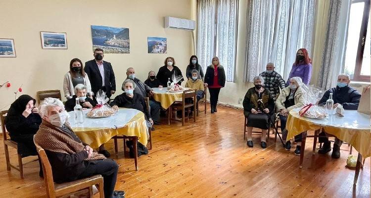 &Omicron; &Delta;ή&mu;&alpha;&rho;&chi;&omicron;&sigmaf; &Lambda;ή&mu;&nu;&omicron;&upsilon; &kappa;&omicron;&nu;&tau;ά &sigma;&tau;&omicron;&upsilon;&sigmaf; &eta;&lambda;&iota;&kappa;&iota;&omega;&mu;έ&nu;&omicron;&upsilon;&sigmaf; &tau;&omicron;&upsilon; &Kappa;.&Eta;.&Phi;.&Eta; | &Tau;&omicron; "&epsilon;&upsilon;&chi;&alpha;&rho;&iota;&sigma;&tau;ώ" &sigma;&tau;&omicron; &Delta;.&Iota;&Epsilon;&Kappa; &gamma;&iota;&alpha; &tau;&eta;&nu; &kappa;&omicron;&iota;&nu;&omega;&nu;&iota;&kappa;ή &epsilon;&upsilon;&alpha;&iota;&sigma;&theta;&eta;&sigma;ί&alpha;