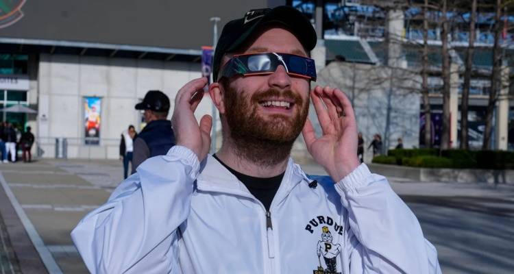 Έ&kappa;&lambda;&epsilon;&iota;&psi;&eta; &eta;&lambda;ί&omicron;&upsilon;: &Chi;&rho;&upsilon;&sigma;έ&sigmaf; &mu;&pi;ί&zeta;&nu;&epsilon;&sigmaf; &sigma;&epsilon;... 4 &lambda;&epsilon;&pi;&tau;ά -&laquo;Έ&kappa;&rho;&eta;&xi;&eta;&raquo; &kappa;&epsilon;&rho;&delta;ώ&nu; &gamma;&iota;&alpha; &tau;&omicron;&upsilon;&sigmaf; &nu;&tau;ό&pi;&iota;&omicron;&upsilon;&sigmaf; &epsilon;&pi;&iota;&chi;&epsilon;&iota;&rho;&eta;&mu;&alpha;&tau;ί&epsilon;&sigmaf; &tau;&eta;&sigmaf; &Alpha;&mu;&epsilon;&rho;&iota;&kappa;ή&sigmaf;