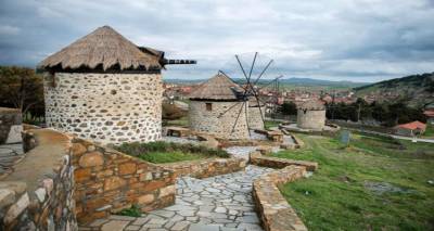 &Tau;&alpha;&xi;ί&delta;&iota; &sigma;&tau;&eta;&nu; &alpha;&upsilon;&theta;&epsilon;&nu;&tau;&iota;&kappa;ό&tau;&eta;&tau;&alpha; &tau;&eta;&sigmaf; &Lambda;ή&mu;&nu;&omicron;&upsilon;