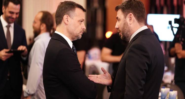 &Omicron; &Alpha;&nu;&delta;&rho;&omicron;&upsilon;&lambda;ά&kappa;&eta;&sigmaf; &delta;&eta;&lambda;ώ&nu;&epsilon;&iota; ό&tau;&iota; &theta;&alpha; &epsilon;ί&nu;&alpha;&iota; &xi;&alpha;&nu;ά &upsilon;&pi;&omicron;&psi;ή&phi;&iota;&omicron;&sigmaf; &kappa;&alpha;&iota; &alpha;&pi;&epsilon;&iota;&lambda;&epsilon;ί &mu;&epsilon; &delta;&iota;&alpha;&gamma;&rho;&alpha;&phi;έ&sigmaf; -&Epsilon;&pi;&iota;&mu;έ&nu;&omicron;&upsilon;&nu; &omicron;&iota; &alpha;&mu;&phi;&iota;&sigma;&beta;&eta;&tau;ί&epsilon;&sigmaf;