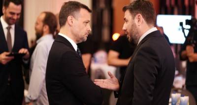 &Omicron; &Alpha;&nu;&delta;&rho;&omicron;&upsilon;&lambda;ά&kappa;&eta;&sigmaf; &delta;&eta;&lambda;ώ&nu;&epsilon;&iota; ό&tau;&iota; &theta;&alpha; &epsilon;ί&nu;&alpha;&iota; &xi;&alpha;&nu;ά &upsilon;&pi;&omicron;&psi;ή&phi;&iota;&omicron;&sigmaf; &kappa;&alpha;&iota; &alpha;&pi;&epsilon;&iota;&lambda;&epsilon;ί &mu;&epsilon; &delta;&iota;&alpha;&gamma;&rho;&alpha;&phi;έ&sigmaf; -&Epsilon;&pi;&iota;&mu;έ&nu;&omicron;&upsilon;&nu; &omicron;&iota; &alpha;&mu;&phi;&iota;&sigma;&beta;&eta;&tau;ί&epsilon;&sigmaf;