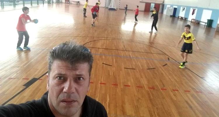 &Alpha;&nu;&tau;ί&delta;&rho;&alpha;&sigma;&eta; &Pi;&alpha;&rho;&omicron;ύ&sigma;&eta; &gamma;&iota;&alpha; &tau;&omicron; &laquo;&Nu;ί&kappa;&omicron;&sigmaf; &Sigma;&alpha;&mu;&alpha;&rho;ά&sigmaf;&raquo;: &laquo;&Pi;&rho;&omega;&tau;&omicron;&pi;&omicron;&rho;&iota;&alpha;&kappa;ή &eta; &alpha;&pi;ό&phi;&alpha;&sigma;&eta; &tau;&omicron;&upsilon; &Delta;ή&mu;&omicron;&upsilon; &Lambda;ή&mu;&nu;&omicron;&upsilon;!&raquo;