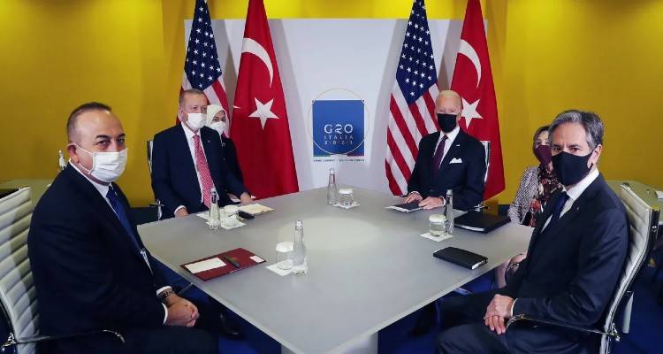 Συνεχίζει να τραβάει το αυτί της Τουρκίας ο Μπάιντεν | Η ενόχληση του Ερντογάν