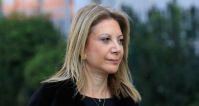 &Eta; &Mu;&alpha;&rho;ί&alpha; &Kappa;&alpha;&rho;&upsilon;&sigma;&tau;&iota;&alpha;&nu;&omicron;ύ &alpha;&nu;&alpha;&kappa;&omicron;ί&nu;&omega;&sigma;&epsilon; &tau;&eta;&nu; ί&delta;&rho;&upsilon;&sigma;&eta; &tau;&omicron;&upsilon; &kappa;ό&mu;&mu;&alpha;&tau;ό&sigmaf; &tau;&eta;&sigmaf;: &laquo;&Xi;&epsilon;&kappa;&iota;&nu;ά&mu;&epsilon;&raquo;