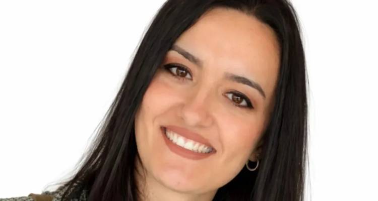 Ά&rho;&tau;&alpha;: &Sigma;&upsilon;&gamma;&kappa;&lambda;&omicron;&nu;ί&zeta;&epsilon;&iota; &eta; &mu;&eta;&tau;έ&rho;&alpha; &tau;&eta;&sigmaf; 35&chi;&rho;&omicron;&nu;&eta;&sigmaf; &pi;&omicron;&upsilon; &pi;έ&theta;&alpha;&nu;&epsilon; &epsilon;&nu;ώ &theta;ή&lambda;&alpha;&zeta;&epsilon; -&laquo;&Tau;ί&pi;&omicron;&tau;&alpha; &delta;&epsilon;&nu; &epsilon;ί&chi;&epsilon; &pi;&alpha;&iota;&delta;ά&kappa;&iota; &mu;&omicron;&upsilon;&raquo;