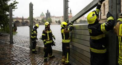 &Sigma;&phi;&omicron;&delta;&rho;ή &kappa;&alpha;&kappa;&omicron;&kappa;&alpha;&iota;&rho;ί&alpha; &pi;&lambda;ή&tau;&tau;&epsilon;&iota; &tau;&eta;&nu; &kappa;&epsilon;&nu;&tau;&rho;&iota;&kappa;ή &Epsilon;&upsilon;&rho;ώ&pi;&eta;: &Sigma;&tau;ή&nu;&omicron;&upsilon;&nu; &phi;&rho;ά&gamma;&mu;&alpha;&tau;&alpha; &sigma;&tau;&eta;&nu; &Pi;&rho;ά&gamma;&alpha;, &pi;&upsilon;&kappa;&nu;ό &chi;&iota;ό&nu;&iota; &sigma;&tau;&iota;&sigmaf; Ά&lambda;&pi;&epsilon;&iota;&sigmaf;
