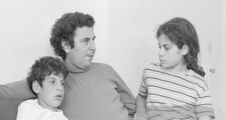 Μίκης Θεοδωράκης: Ασφαλιστικά μέτρα τη Δευτέρα για τον ενταφιασμό του | «Δεν θα τον αψηφήσω» λέει ο γιος του