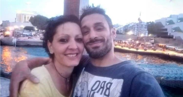 &Theta;&epsilon;&sigma;&sigma;&alpha;&lambda;&omicron;&nu;ί&kappa;&eta;: &Epsilon;&nu;έ&delta;&rho;&alpha; έ&sigma;&tau;&eta;&sigma;&alpha;&nu; &sigma;&tau;&eta; &Gamma;&epsilon;&omega;&rho;&gamma;ί&alpha; &omicron; &sigma;ύ&nu;&tau;&rho;&omicron;&phi;ό&sigmaf; &tau;&eta;&sigmaf; &kappa;&alpha;&iota; &omicron; &phi;ί&lambda;&omicron;&sigmaf; &tau;&omicron;&upsilon; - &Tau;&eta;&nu; έ&delta;&epsilon;&sigma;&alpha;&nu; &mu;&epsilon; &chi;&epsilon;&iota;&rho;&omicron;&pi;έ&delta;&epsilon;&sigmaf; &pi;&rho;&iota;&nu; &tau;&eta; &mu;&alpha;&chi;&alpha;&iota;&rho;ώ&sigma;&omicron;&upsilon;&nu;