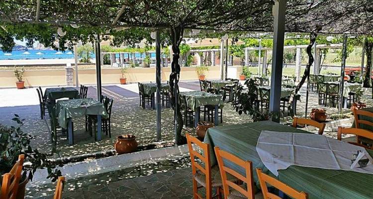 «Γιαννάκαρος» στο Θάνος: Σας υποδέχεται καθημερινά με μοναδικές γεύσεις πλάι στο κύμα!