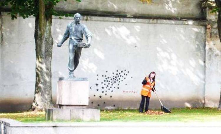 &Tau;&omicron; ά&gamma;&alpha;&lambda;&mu;&alpha; &pi;&omicron;&upsilon; &laquo;&mu;&epsilon;&tau;&alpha;&mu;&omicron;&rho;&phi;ώ&nu;&epsilon;&tau;&alpha;&iota;&raquo; &tau;&eta; &nu;ύ&chi;&tau;&alpha;