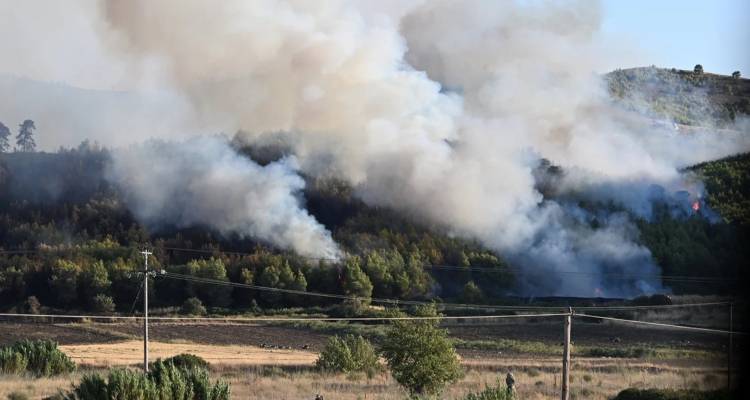 Χωρίς μέτωπο οι φωτιές σε Εύβοια και Ρέθυμνο -Διάσπαρτες εστίες, σηκώθηκαν τα εναέρια μέσα