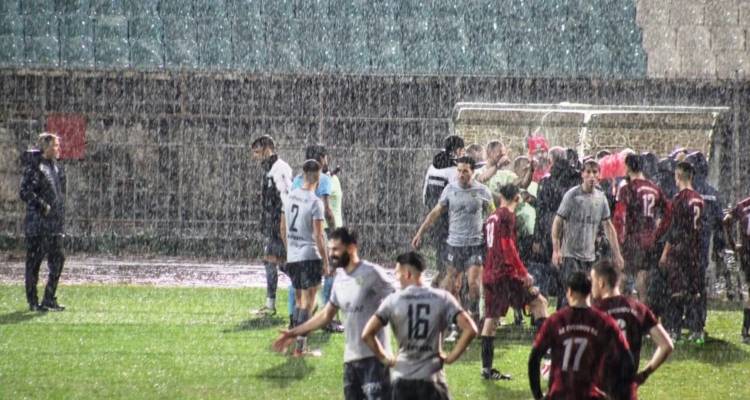 &laquo;Έ&nu;&iota;&omega;&sigma;&alpha; έ&nu;&alpha; &sigma;&omicron;ύ&beta;&lambda;&iota;&sigma;&mu;&alpha; &sigma;&tau;&omicron; &kappa;&epsilon;&phi;ά&lambda;&iota;, &mu;&alpha;ύ&rho;&iota;&sigma;&alpha;&nu; ό&lambda;&alpha;&raquo;: &Omicron; &delta;&iota;&alpha;&iota;&tau;&eta;&tau;ή&sigmaf; &pi;&omicron;&upsilon; &tau;&rho;&alpha;&upsilon;&mu;&alpha;&tau;ί&sigma;&tau;&eta;&kappa;&epsilon; &alpha;&pi;ό &kappa;&epsilon;&rho;&alpha;&upsilon;&nu;ό, &sigma;&tau;&omicron; iefimerida
