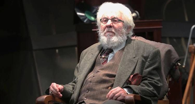 &Gamma;&iota;ώ&rho;&gamma;&omicron;&sigmaf; &Mu;&iota;&chi;&alpha;&lambda;&alpha;&kappa;ό&pi;&omicron;&upsilon;&lambda;&omicron;&sigmaf;: Έ&phi;&upsilon;&gamma;&epsilon; &alpha;&pi;ό &tau;&eta; &zeta;&omega;ή &omicron; &Gamma;&iota;ώ&rho;&gamma;&omicron;&sigmaf; &Mu;&iota;&chi;&alpha;&lambda;ό&pi;&omicron;&upsilon;&lambda;&omicron;&sigmaf;
