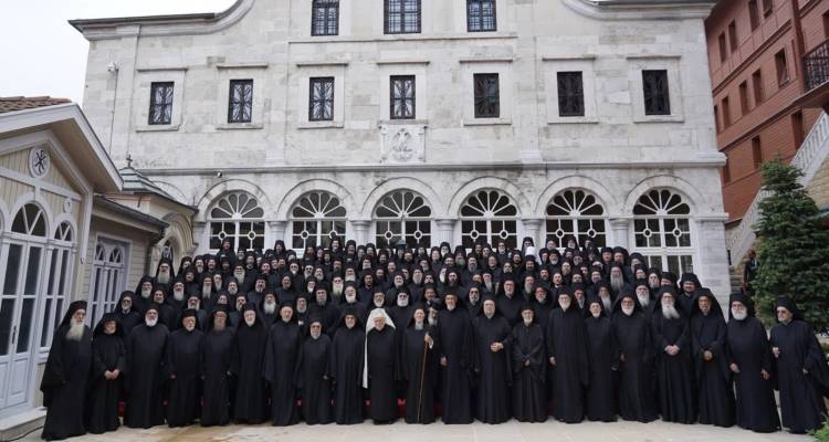 &Tau;&omicron; &Omicron;&iota;&kappa;&omicron;&upsilon;&mu;&epsilon;&nu;&iota;&kappa;ό &Pi;&alpha;&tau;&rho;&iota;&alpha;&rho;&chi;&epsilon;ί&omicron; &pi;&rho;&omicron;&tau;&epsilon;ί&nu;&epsilon;&iota; &nu;&alpha; &epsilon;&omicron;&rho;&tau;ά&zeta;&epsilon;&tau;&alpha;&iota; &mu;&alpha;&zeta;ί &tau;&omicron; &Pi;ά&sigma;&chi;&alpha; &Omicron;&rho;&theta;&omicron;&delta;ό&xi;&omega;&nu; &kappa;&alpha;&iota; &Kappa;&alpha;&theta;&omicron;&lambda;&iota;&kappa;ώ&nu;