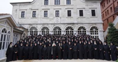 &Tau;&omicron; &Omicron;&iota;&kappa;&omicron;&upsilon;&mu;&epsilon;&nu;&iota;&kappa;ό &Pi;&alpha;&tau;&rho;&iota;&alpha;&rho;&chi;&epsilon;ί&omicron; &pi;&rho;&omicron;&tau;&epsilon;ί&nu;&epsilon;&iota; &nu;&alpha; &epsilon;&omicron;&rho;&tau;ά&zeta;&epsilon;&tau;&alpha;&iota; &mu;&alpha;&zeta;ί &tau;&omicron; &Pi;ά&sigma;&chi;&alpha; &Omicron;&rho;&theta;&omicron;&delta;ό&xi;&omega;&nu; &kappa;&alpha;&iota; &Kappa;&alpha;&theta;&omicron;&lambda;&iota;&kappa;ώ&nu;