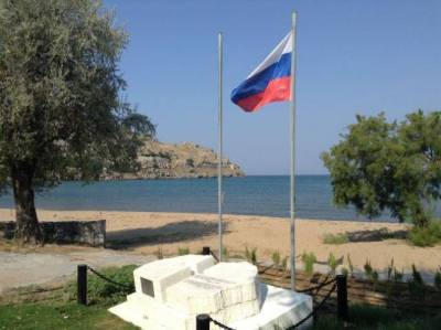 Βανδαλισμός σε Ελληνική Σημαία μνημείου στο Ρωμέικο Γιαλό (photos)