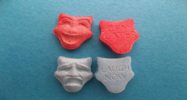 &Sigma;ύ&lambda;&lambda;&eta;&psi;&eta; 21&chi;&rho;&omicron;&nu;&eta;&sigmaf; &kappa;&alpha;&iota; 25&chi;&rho;&omicron;&nu;&omicron;&upsilon; &alpha;&pi;ό &tau;&eta; &Lambda;έ&sigma;&beta;&omicron; &gamma;&iota;&alpha; &epsilon;&iota;&sigma;&alpha;&gamma;&omega;&gamma;ή &nu;&alpha;&rho;&kappa;&omega;&tau;&iota;&kappa;ώ&nu; &sigma;&tau;&eta;&nu; &Epsilon;&lambda;&lambda;&eta;&nu;&iota;&kappa;ή &Epsilon;&pi;&iota;&kappa;&rho;ά&tau;&epsilon;&iota;&alpha; (photos)