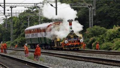 Τρένο στην Ινδία παρέσυρε και σκότωσε 35 προσκυνητές που διέσχιζαν τις γραμμές
