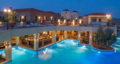 &Tau;&omicron; Varos Village Hotel &tau;&eta;&sigmaf; &Lambda;ή&mu;&nu;&omicron;&upsilon; &delta;&iota;&epsilon;&kappa;&delta;&iota;&kappa;&epsilon;ί &mu;&iota;&alpha; &theta;έ&sigma;&eta; &sigma;&tau;&iota;&sigmaf; &kappa;&omicron;&rho;&upsilon;&phi;&alpha;ί&epsilon;&sigmaf; &tau;&omicron;&upsilon;&rho;&iota;&sigma;&tau;&iota;&kappa;έ&sigmaf; &epsilon;&pi;&iota;&chi;&epsilon;&iota;&rho;ή&sigma;&epsilon;&iota;&sigmaf;