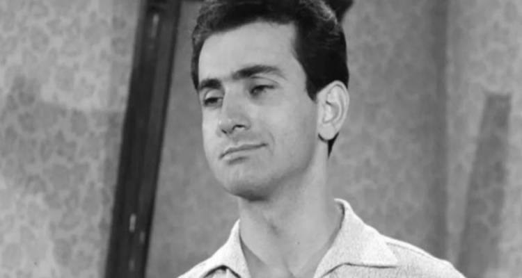 &Sigma;&tau;έ&phi;&alpha;&nu;&omicron;&sigmaf; &Lambda;&eta;&nu;&alpha;ί&omicron;&sigmaf;: Έ&nu;&alpha;&sigmaf; &epsilon;&mu;&beta;&lambda;&eta;&mu;&alpha;&tau;&iota;&kappa;ό&sigmaf; &theta;&epsilon;&alpha;&tau;&rho;ά&nu;&theta;&rho;&omega;&pi;&omicron;&sigmaf;, έ&nu;&alpha;&sigmaf; &sigma;&eta;&mu;&alpha;&nu;&tau;&iota;&kappa;ό&sigmaf; &eta;&theta;&omicron;&pi;&omicron;&iota;ό&sigmaf; -&Omicron;&iota; &rho;ό&lambda;&omicron;&iota;-&sigma;&tau;&alpha;&theta;&mu;&omicron;ί &sigma;&tau;&iota;&sigmaf; &epsilon;&lambda;&lambda;&eta;&nu;&iota;&kappa;έ&sigmaf; &tau;&alpha;&iota;&nu;ί&epsilon;&sigmaf; [&beta;ί&nu;&tau;&epsilon;&omicron;]