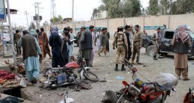 «Μαμά σήκω… »: Βίντεο σπαραγμός με παιδιά που κλαίνε δίπλα στη μητέρα τους μετά την έκρηξη στην Καμπούλ