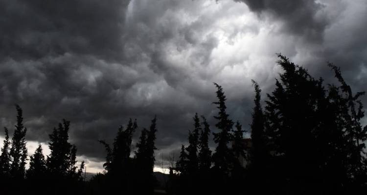 &Kappa;&alpha;&kappa;&omicron;&kappa;&alpha;&iota;&rho;ί&alpha; Atena: &Pi;&rho;&omicron;&beta;&lambda;ή&mu;&alpha;&tau;&alpha; &sigma;&epsilon; &Delta;&upsilon;&tau;&iota;&kappa;ή &Epsilon;&lambda;&lambda;ά&delta;&alpha; &kappa;&alpha;&iota; &Iota;ό&nu;&iota;&omicron; -Έ&nu;&tau;&omicron;&nu;&alpha; &phi;&alpha;&iota;&nu;ό&mu;&epsilon;&nu;&alpha; &kappa;&alpha;&iota; &tau;&iota;&sigmaf; &epsilon;&pi;ό&mu;&epsilon;&nu;&epsilon;&sigmaf; ώ&rho;&epsilon;&sigmaf;, &pi;&omicron;ύ &theta;&alpha; &laquo;&chi;&tau;&upsilon;&pi;ή&sigma;&epsilon;&iota;&raquo;