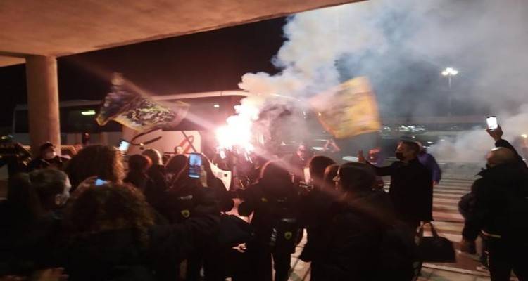 Εντυπωσιακή υποδοχή για την γυναικεία ομάδα ποδοσφαίρου της ΑΕΚ στη Λήμνο