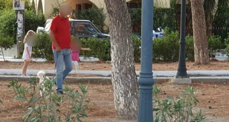Αναγνώστης για πάρκο Ανδρωνίου: «Φέρνουν κατοικίδια να κάνουν την ανάγκη τους εκεί που παίζουν παιδιά» (photo)