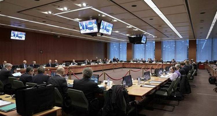 &Mu;&epsilon; &tau;&rho;&iota;&alpha; &alpha;&gamma;&kappa;ά&theta;&iota;&alpha; &sigma;&tau;&iota;&sigmaf; &iota;&delta;&iota;&omega;&tau;&iota;&kappa;&omicron;&pi;&omicron;&iota;ή&sigma;&epsilon;&iota;&sigmaf; &tau;&omicron; &kappa;&rho;ί&sigma;&iota;&mu;&omicron; Euroworking Group &gamma;&iota;&alpha; &tau;&eta; &delta;ό&sigma;&eta;