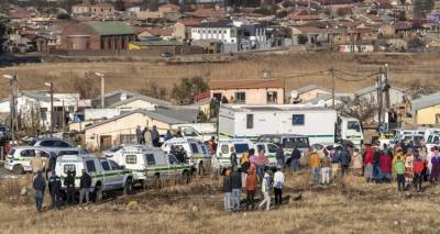 &Mu;&alpha;&kappa;&epsilon;&lambda;&epsilon;&iota;ό &sigma;&epsilon; &tau;&alpha;&beta;έ&rho;&nu;&alpha; &sigma;&tau;&omicron; &Gamma;&iota;&omicron;&chi;ά&nu;&epsilon;&sigma;&mu;&pi;&omicron;&upsilon;&rho;&gamma;&kappa;: &Epsilon;&nu;&nu;έ&alpha; &nu;&epsilon;&kappa;&rho;&omicron;ί &alpha;&pi;ό &pi;&upsilon;&rho;&omicron;&beta;&omicron;&lambda;&iota;&sigma;&mu;&omicron;ύ&sigmaf; &epsilon;&nu;ό&pi;&lambda;&omega;&nu;