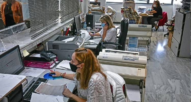 &Chi;&omega;&rho;ί&sigmaf; &iota;&alpha;&tau;&rho;&iota;&kappa;ή &gamma;&nu;&omega;&mu;ά&tau;&epsilon;&upsilon;&sigma;&eta; &eta; 5&nu;&theta;ή&mu;&epsilon;&rho;&eta; ά&delta;&epsilon;&iota;&alpha; Covid, &lambda;έ&epsilon;&iota; &tau;&omicron; &upsilon;&pi;&omicron;&upsilon;&rho;&gamma;&epsilon;ί&omicron; &Epsilon;&rho;&gamma;&alpha;&sigma;ί&alpha;&sigmaf;