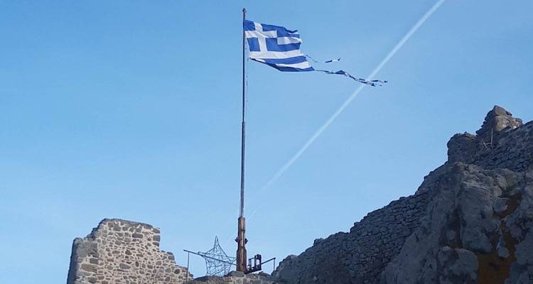 &Lambda;ή&mu;&nu;&omicron;&sigmaf;: &Delta;&epsilon;&nu; &sigma;&eta;&kappa;ώ&nu;&epsilon;&iota; &kappa;&alpha;&nu;&epsilon;ί&sigmaf; &alpha;&rho;&mu;ό&delta;&iota;&omicron;&sigmaf; &tau;&alpha; &mu;ά&tau;&iota;&alpha; &psi;&eta;&lambda;ά;