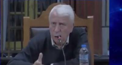 &laquo;&Kappa;&alpha;&rho;&phi;ί&raquo; &Mu;&omicron;&upsilon;&tau;&zeta;&omicron;ύ&rho;&eta; &gamma;&iota;&alpha; &tau;&omicron;&nu; &Delta;ή&mu;&alpha;&rho;&chi;&omicron; &Lambda;ή&mu;&nu;&omicron;&upsilon;: &Epsilon;&lambda;&pi;ί&zeta;&omega; &nu;&alpha; &mu;&eta;&nu; &tau;&omicron;&nu; &kappa;&upsilon;&nu;&eta;&gamma;ά&mu;&epsilon; ό&pi;&omega;&sigmaf; &tau;&eta;&nu; &pi;&rho;&omicron;&eta;&gamma;&omicron;ύ&mu;&epsilon;&nu;&eta; &phi;&omicron;&rho;ά&raquo; (video)