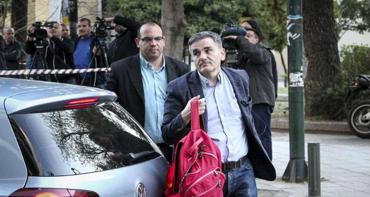 &Tau;&alpha; &gamma;&upsilon;&rho;&nu;ά&epsilon;&iota; &omicron; &Tau;&sigma;&alpha;&kappa;&alpha;&lambda;ώ&tau;&omicron;&sigmaf; &mu;&epsilon; &mu;&epsilon;&tau;&alpha;-&mu;&nu;&eta;&mu;&omicron;&nu;&iota;&alpha;&kappa;ό... &laquo;&mu;&nu;&eta;&mu;ό&nu;&iota;&omicron;&raquo;