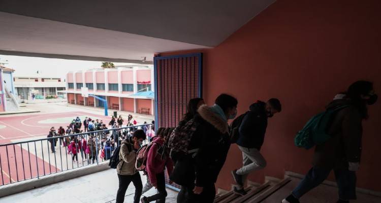Κεραμέως: Το σχολικό έτος θα παραταθεί εντός του Ιουνίου
