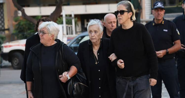 &Gamma;&iota;ώ&rho;&gamma;&omicron;&sigmaf; &Mu;&alpha;&zeta;&omega;&nu;ά&kappa;&eta;&sigmaf;: &Pi;&lambda;ή&theta;&omicron;&sigmaf; &kappa;ό&sigma;&mu;&omicron;&upsilon; &sigma;&tau;&omicron; 40ή&mu;&epsilon;&rho;&omicron; &mu;&nu;&eta;&mu;ό&sigma;&upsilon;&nu;ό &tau;&omicron;&upsilon; &sigma;&tau;&eta; &Nu;ί&kappa;&alpha;&iota;&alpha; -&Sigma;&tau;&omicron;&nu; &Iota;&epsilon;&rho;ό &Nu;&alpha;ό &Alpha;&gamma;ί&alpha;&sigmaf; &Tau;&rho;&iota;ά&delta;&alpha;&sigmaf; &eta; &omicron;&iota;&kappa;&omicron;&gamma;έ&nu;&epsilon;&iota;ά &tau;&omicron;&upsilon;