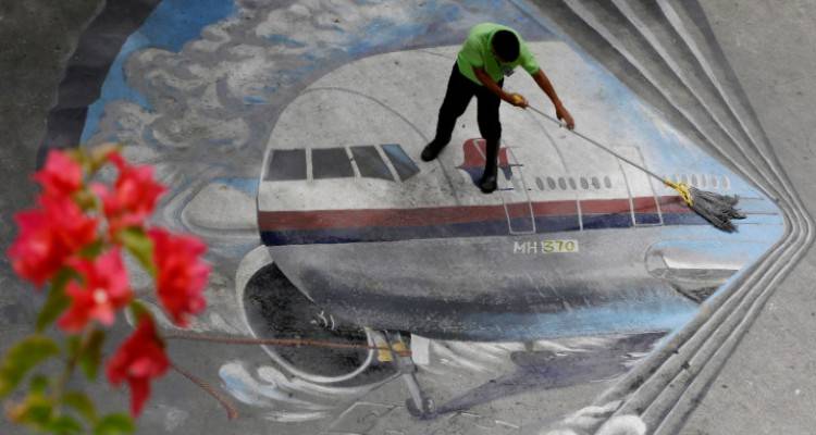 Πτήση MH370: Υποψίες ότι ο πιλότος αυτοκτόνησε, ήταν καμικάζι και έριξε το αεροπλάνο στον ωκεανό
