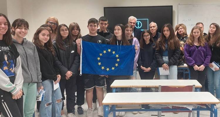 &Kappa;&alpha;&iota; &pi;ά&lambda;&iota; &Sigma;&chi;&omicron;&lambda;&epsilon;ί&omicron; - &Pi;&rho;&epsilon;&sigma;&beta;&epsilon;&upsilon;&tau;ή&sigmaf; &tau;&omicron;&upsilon; &Epsilon;&upsilon;&rho;&omega;&pi;&alpha;ϊ&kappa;&omicron;ύ &Kappa;&omicron;&iota;&nu;&omicron;&beta;&omicron;&upsilon;&lambda;ί&omicron;&upsilon; &tau;&omicron; &Gamma;&epsilon;&nu;&iota;&kappa;ό &Lambda;ύ&kappa;&epsilon;&iota;&omicron; &Mu;&omicron;ύ&delta;&rho;&omicron;&upsilon;
