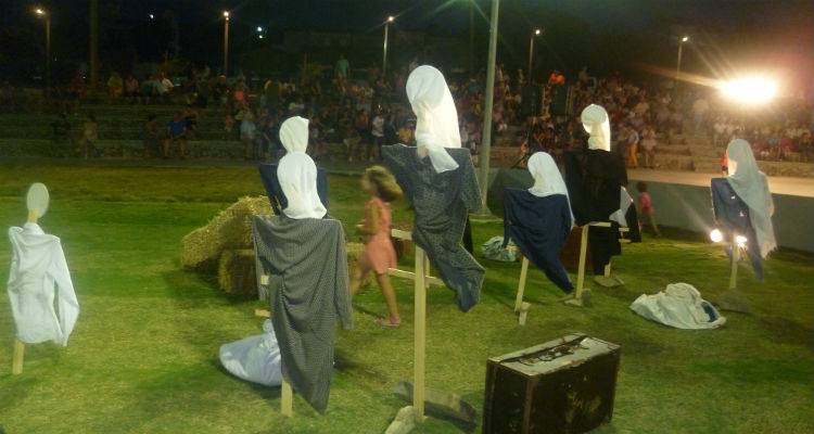 &laquo;&Xi;ύ&pi;&nu;&eta;&sigma;&epsilon;&raquo; &mu;&nu;ή&mu;&epsilon;&sigmaf; &alpha;&pi;ό &tau;&iota;&sigmaf; &alpha;&lambda;&eta;&sigma;&mu;ό&nu;&eta;&tau;&epsilon;&sigmaf; &pi;&alpha;&tau;&rho;ί&delta;&epsilon;&sigmaf; &eta; &epsilon;&kappa;&delta;ή&lambda;&omega;&sigma;&eta; &sigma;&tau;&omicron;&nu; Ά&gamma;&iota;&omicron; &Delta;&eta;&mu;ή&tau;&rho;&iota;&omicron; (photos)