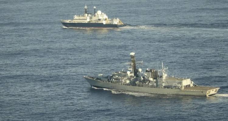 Το Ηνωμένο Βασίλειο προειδοποιεί τον Πούτιν μετά την επιστροφή ρωσικού κατασκοπευτικού πλοίου στα βρετανικά ύδατα.