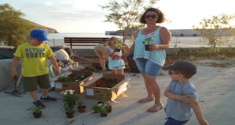 &Delta;&rho;ά&sigma;&epsilon;&iota;&sigmaf; &epsilon;&theta;&epsilon;&lambda;&omicron;&nu;&tau;&iota;&sigma;&mu;&omicron;ύ &kappa;&alpha;&iota; &alpha;&lambda;&lambda;&eta;&lambda;&epsilon;&gamma;&gamma;ύ&eta;&sigmaf; &sigma;&tau;&omicron;&nu; Ά&gamma;&iota;&omicron; &Epsilon;&upsilon;&sigma;&tau;&rho;ά&tau;&iota;&omicron; (photos)