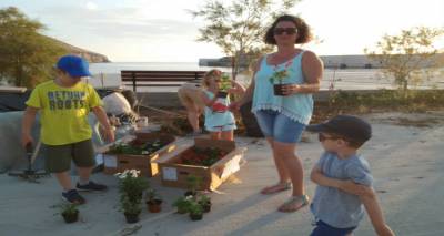 &Delta;&rho;ά&sigma;&epsilon;&iota;&sigmaf; &epsilon;&theta;&epsilon;&lambda;&omicron;&nu;&tau;&iota;&sigma;&mu;&omicron;ύ &kappa;&alpha;&iota; &alpha;&lambda;&lambda;&eta;&lambda;&epsilon;&gamma;&gamma;ύ&eta;&sigmaf; &sigma;&tau;&omicron;&nu; Ά&gamma;&iota;&omicron; &Epsilon;&upsilon;&sigma;&tau;&rho;ά&tau;&iota;&omicron; (photos)