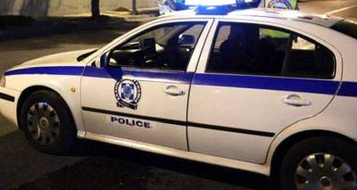 &Tau;&rho;&epsilon;&iota;&sigmaf; &sigma;&upsilon;&lambda;&lambda;ή&psi;&epsilon;&iota;&sigmaf; &chi;&theta;&epsilon;&sigmaf; &sigma;&tau;&eta; &Lambda;ή&mu;&nu;&omicron;